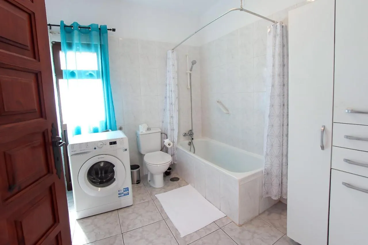 Ferienhaus Cozy Spacious Home With Pool And Strong Wi-Fi Chayofita, 6B Arona